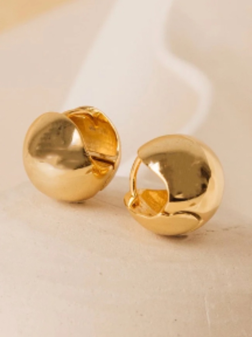Caitlyn Minimalist | Chunky Ball Hoops